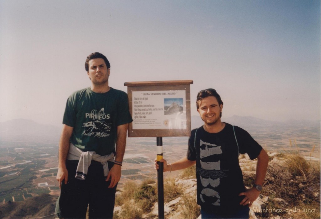 Fernando y Antonio en la cima del Agudo, 725 mts.
